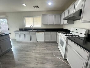 5597 Doubleday St in Las Vegas, NV - Building Photo - Building Photo