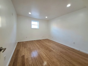 162 University Ave in Newark, NJ - Foto de edificio - Building Photo