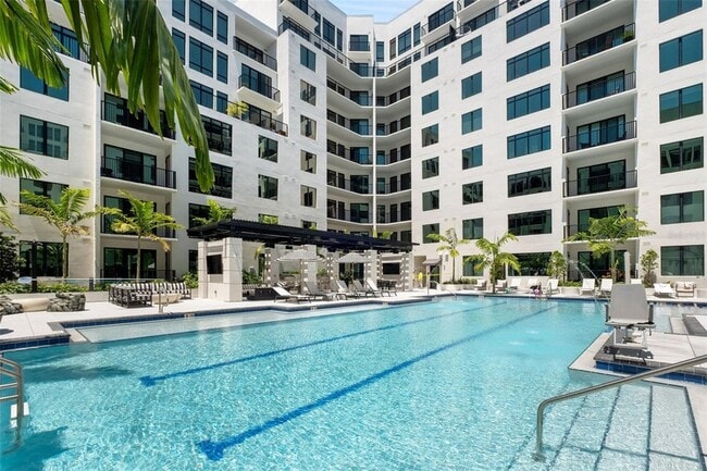 1991 Main St, Unit Aster - B9 in Sarasota, FL - Building Photo - Building Photo