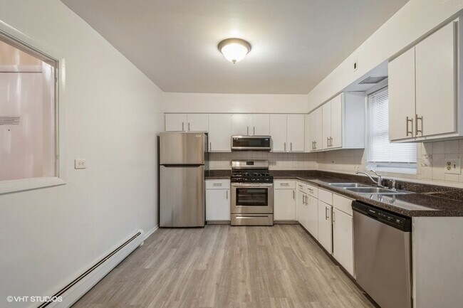 1322 W Lunt Ave in Chicago, IL - Building Photo - Building Photo