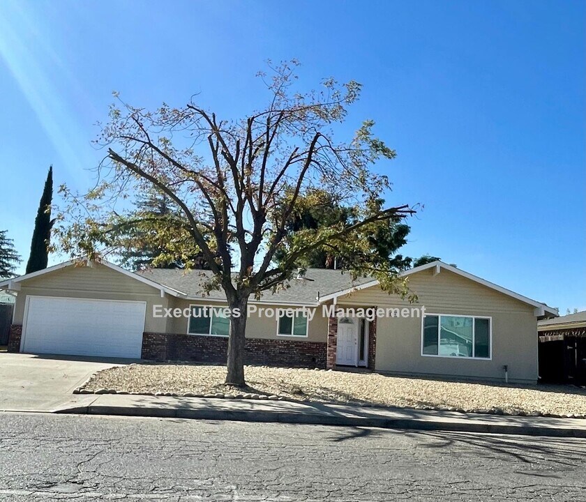 140 Juniper Ave in Atwater, CA - Building Photo