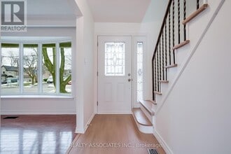 358 Lawson Rd in Toronto, ON - Building Photo - Building Photo