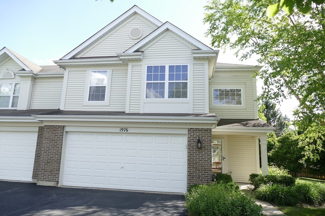 1976 Waverly Way in Montgomery, IL - Building Photo