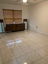 807 W Oakland Park Blvd, Unit G2 in Wilton Manors, FL - Building Photo - Building Photo