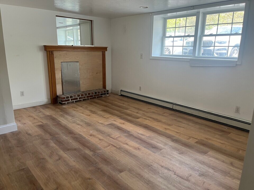 11 Arrowhead Dr in Yarmouth Port, MA - Building Photo