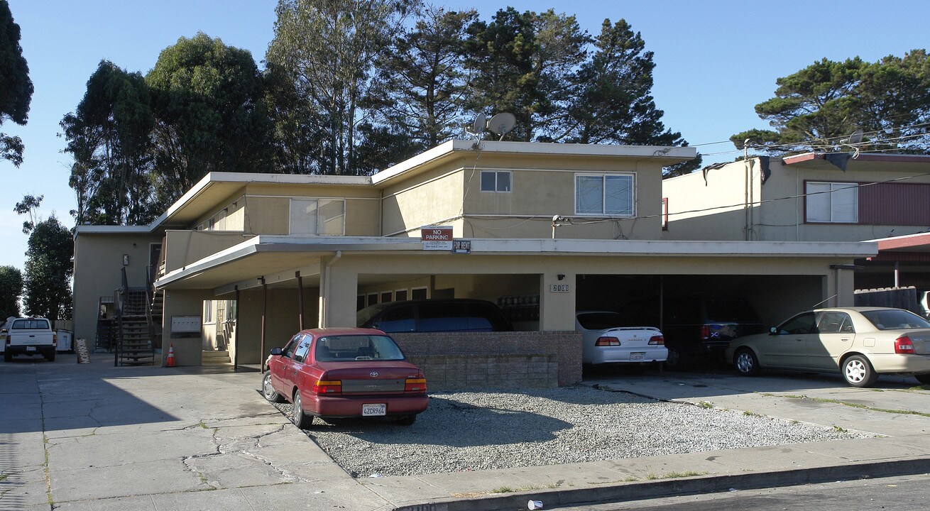 2100 Stanton Ave in San Pablo, CA - Foto de edificio