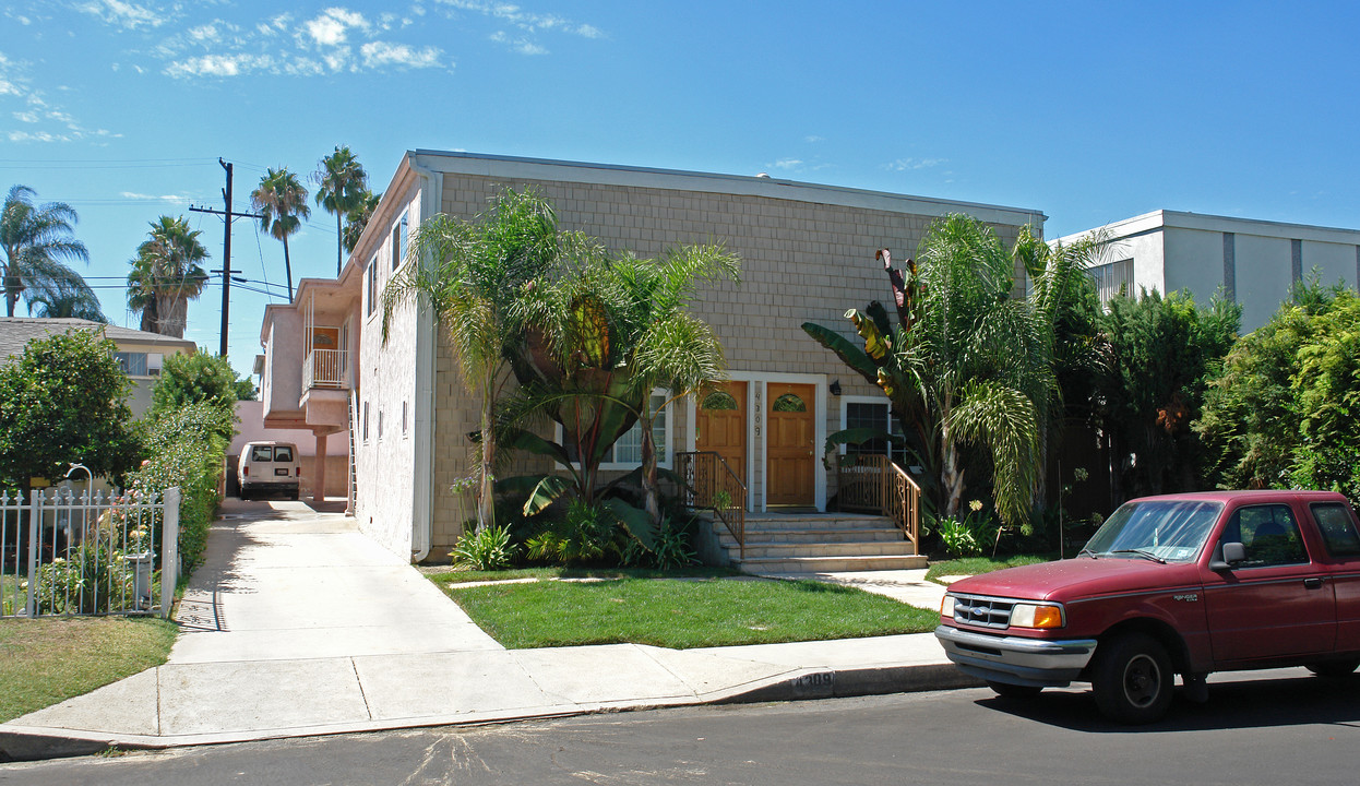 4309 Troost Ave in Studio City, CA - Foto de edificio