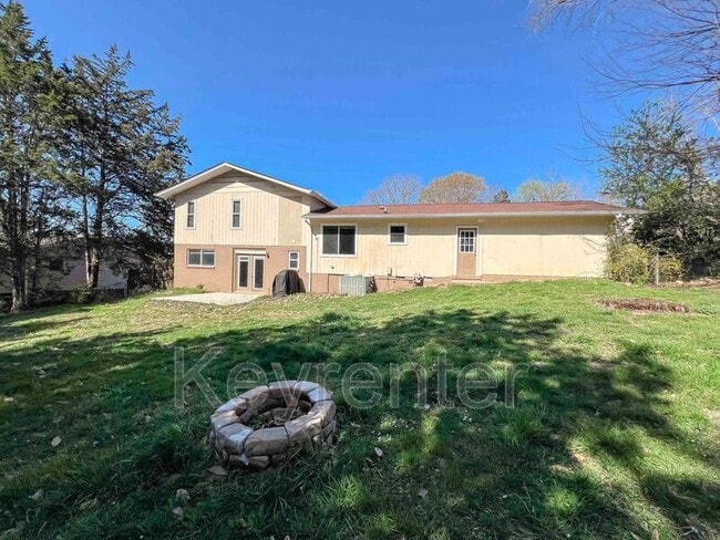 12204 W Kingsgate Rd in Knoxville, TN - Building Photo - Building Photo