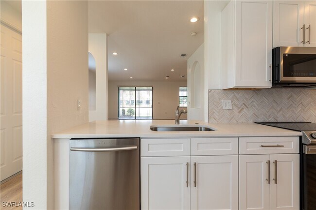 15618 Summit Pl Cir in Naples, FL - Building Photo - Building Photo