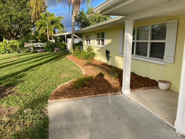 2714 Grove St in Sarasota, FL - Building Photo - Building Photo