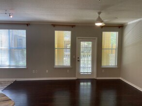 860 N Orange Ave, Unit 130 in Orlando, FL - Foto de edificio - Building Photo