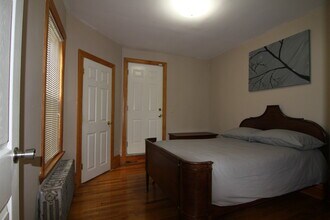 137 Marcella St, Unit 1 in Boston, MA - Foto de edificio - Building Photo