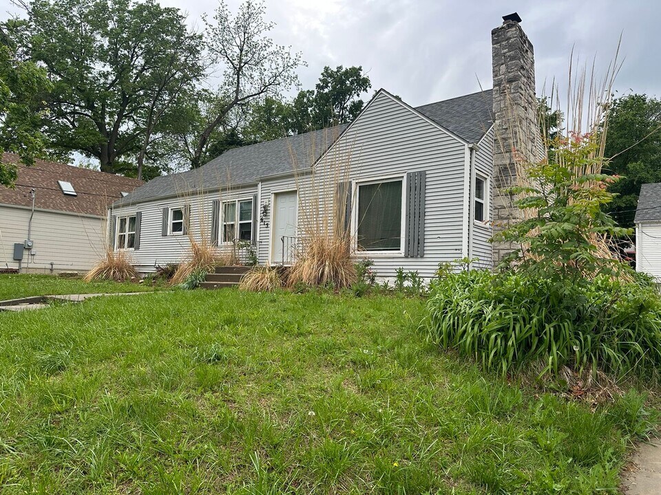 615 Denison Ave in Manhattan, KS - Building Photo