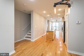 2027 E Huntingdon St in Philadelphia, PA - Building Photo - Building Photo
