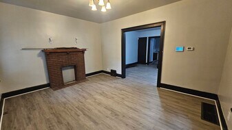 52-56-56 Rowland Ave in Mansfield, OH - Building Photo