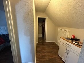1001 Cass St, Unit Upstairs in Traverse City, MI - Foto de edificio - Building Photo