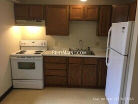 2412 Western Ave, Unit C in Newburgh, ME - Building Photo