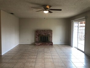 2825 Crowell Rd in Turlock, CA - Building Photo - Building Photo