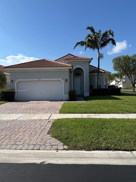 3757 NE 11th St in Homestead, FL - Building Photo