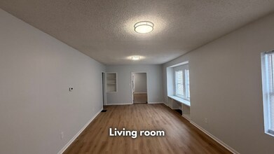 907 S Cedar Ave in Independence, MO - Building Photo - Building Photo