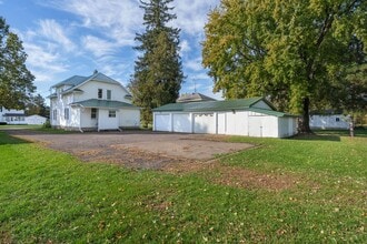 568 W Main St in Mondovi, WI - Building Photo - Building Photo