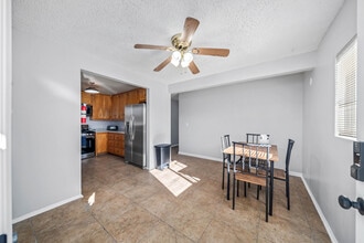 45426 10th St W in Lancaster, CA - Building Photo - Building Photo