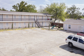 Manor Apartments in Houston, TX - Building Photo - Other