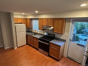 44 1/2 Avenue A in Port Washington, NY - Building Photo - Building Photo