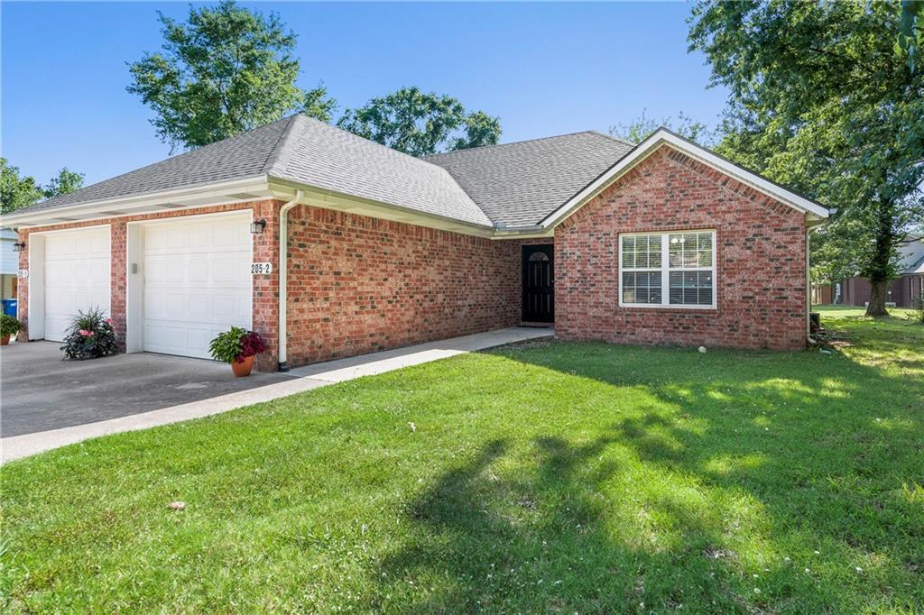 205 NE J St in Bentonville, AR - Building Photo