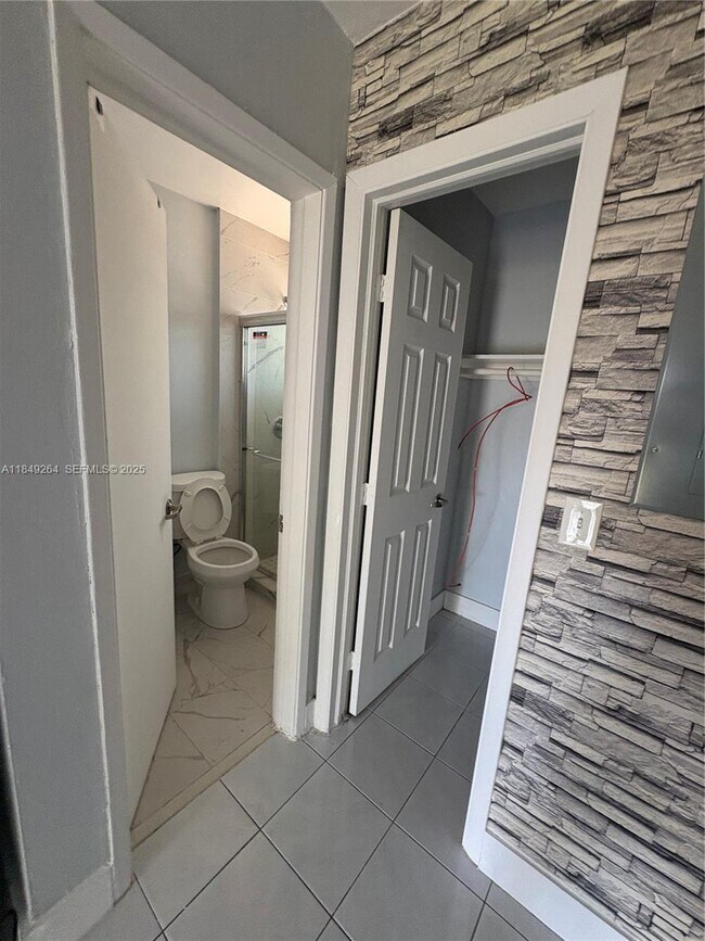 401 NW 43rd Ct in Oakland Park, FL - Building Photo - Building Photo