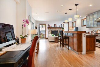 2317 N Greenview Ave in Chicago, IL - Building Photo - Building Photo