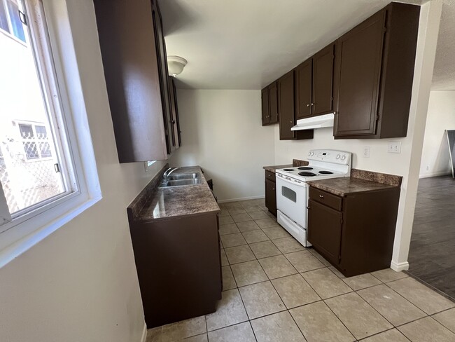 420 E Pleasant Valley Rd, Unit 3 in Oxnard, CA - Foto de edificio - Building Photo