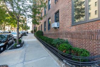 250 Cabrini Boulevard in New York, NY - Building Photo - Building Photo