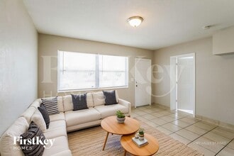 1481 NW 44th St in Miami, FL - Building Photo - Building Photo