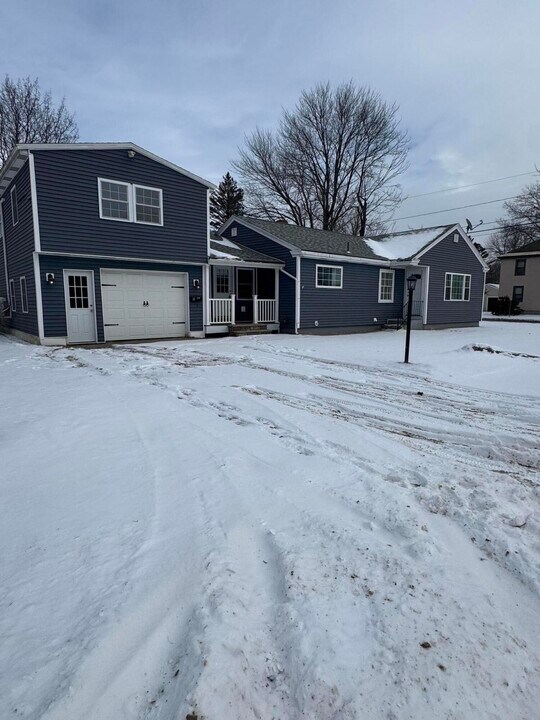 8 John Ave in Waterville, ME - Building Photo