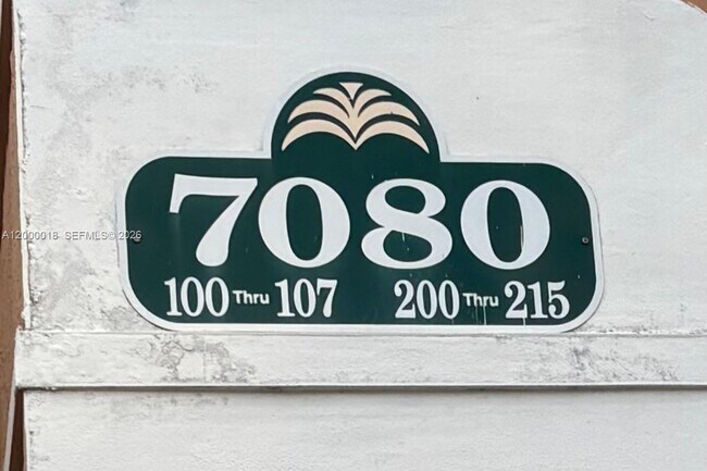 7080 NW 177th St in Hialeah, FL - Foto de edificio - Building Photo