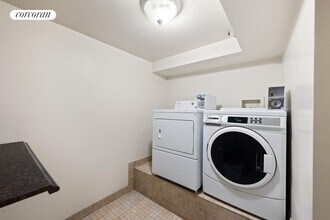 447 W 47th St in New York, NY - Building Photo - Building Photo