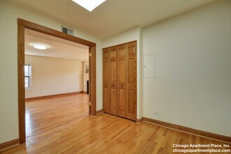 611 W Briar Pl in Chicago, IL - Building Photo - Building Photo