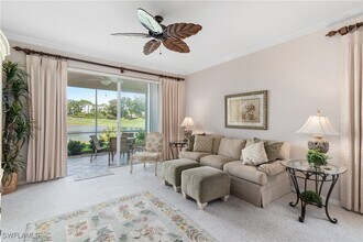 2325 Carrington Ct in Naples, FL - Foto de edificio - Building Photo