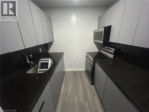 5 King St N in Waterloo, ON - Building Photo - Building Photo