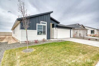 3541 W Remembrance Dr in Meridian, ID - Building Photo - Building Photo