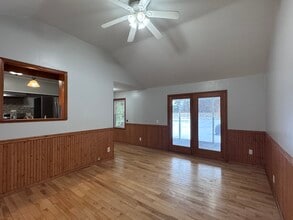 975 Saratoga Rd in Ballston Lake, NY - Foto de edificio - Building Photo