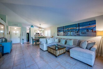 840 Club Dr in Palm Beach Gardens, FL - Building Photo - Building Photo