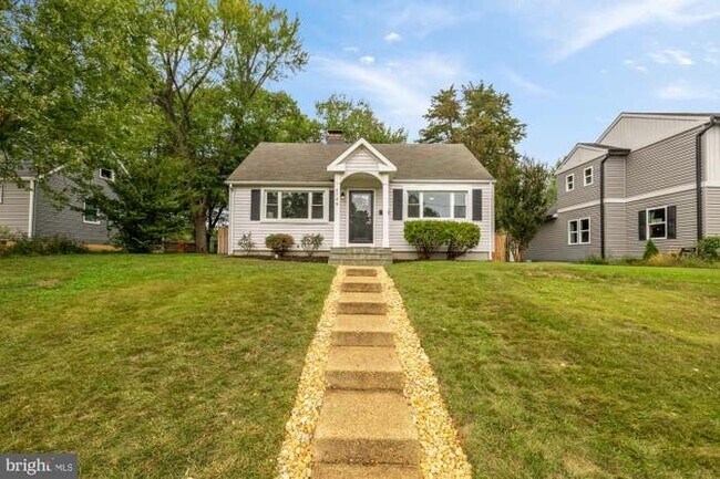 6728 Barrett Rd in Falls Church, VA - Building Photo - Building Photo