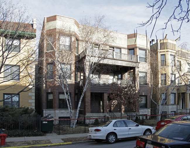 926 W Belle Plaine Ave in Chicago, IL - Foto de edificio - Building Photo