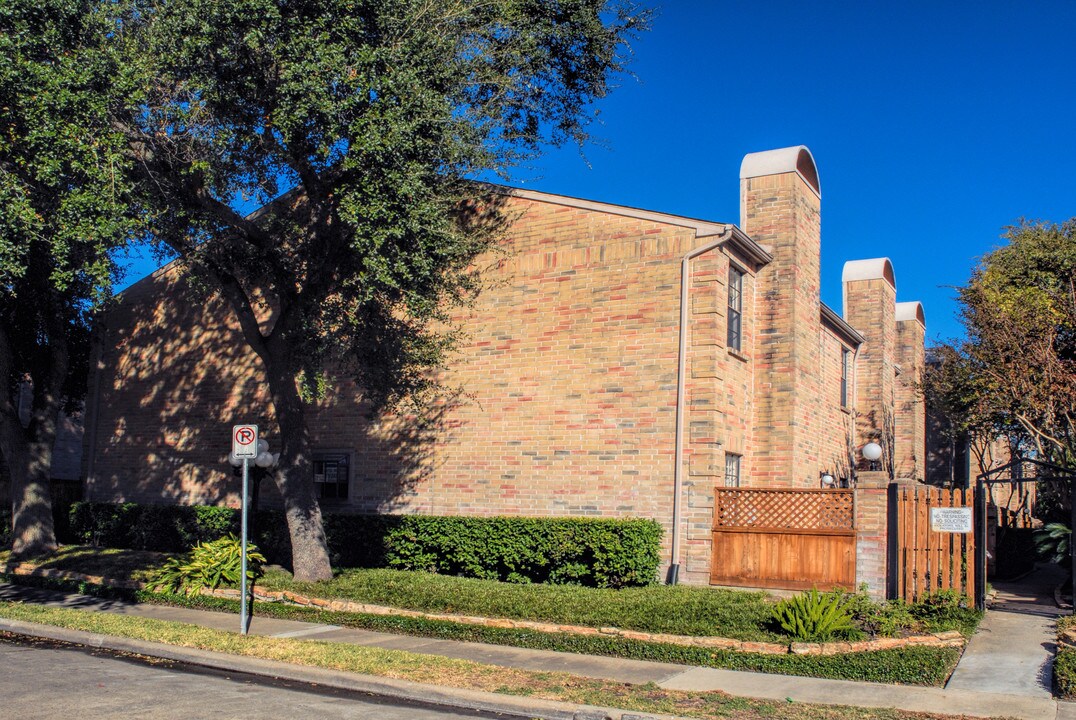 Westchase Forest Townhomes in Houston, TX - Building Photo