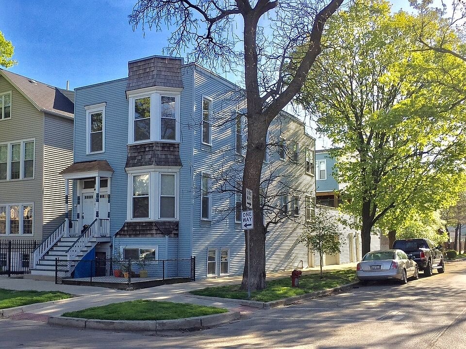 3301 N Oakley Ave, Unit 2 in Chicago, IL - Building Photo