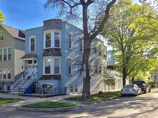 3301 N Oakley Ave, Unit 2