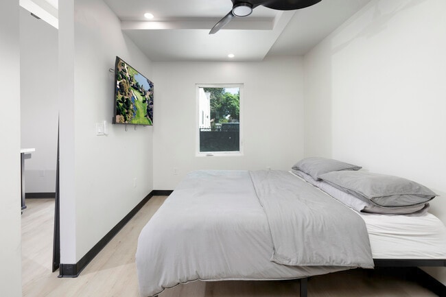 5447 Lime Ave in Long Beach, CA - Foto de edificio - Building Photo
