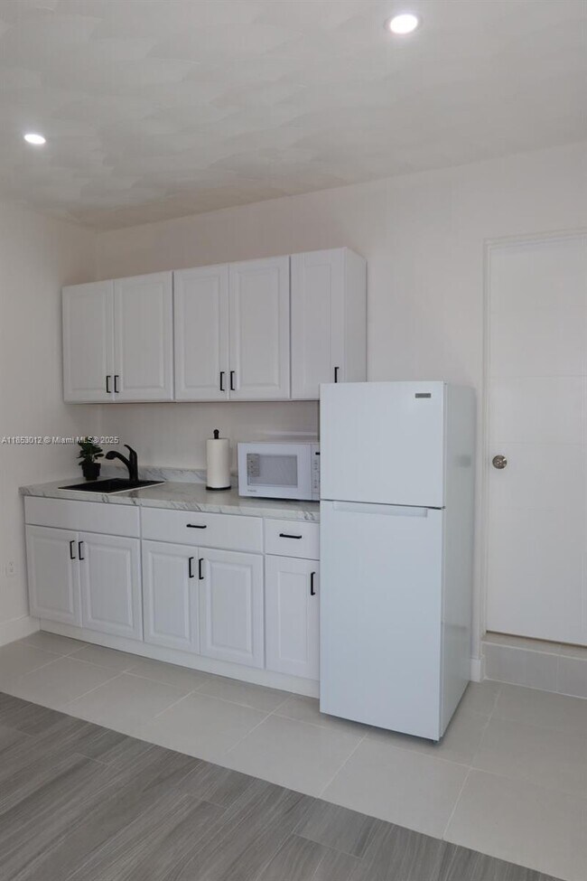 10450 SW 166th Terrace in Miami, FL - Building Photo - Building Photo
